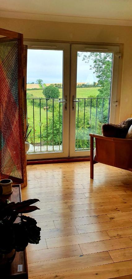 The Sleeping Dog Room At The Grumpy Schnauzer Bnb Huge Room, Luxe Suite, Private Hot Tub, Breakfast, Gym, Games Room, Farm Stay, Amazing Airdrie Zewnętrze zdjęcie