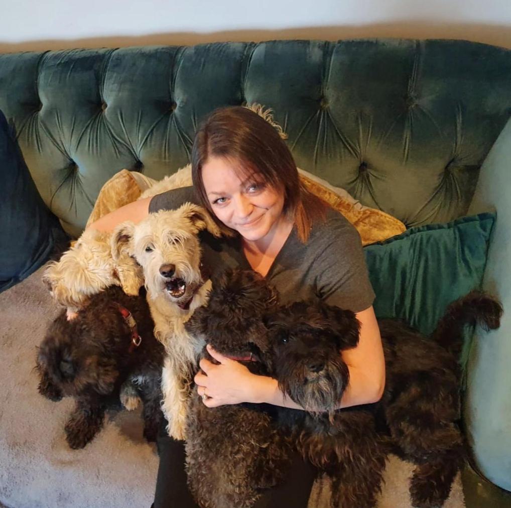 The Sleeping Dog Room At The Grumpy Schnauzer Bnb Huge Room, Luxe Suite, Private Hot Tub, Breakfast, Gym, Games Room, Farm Stay, Amazing Airdrie Pokój zdjęcie